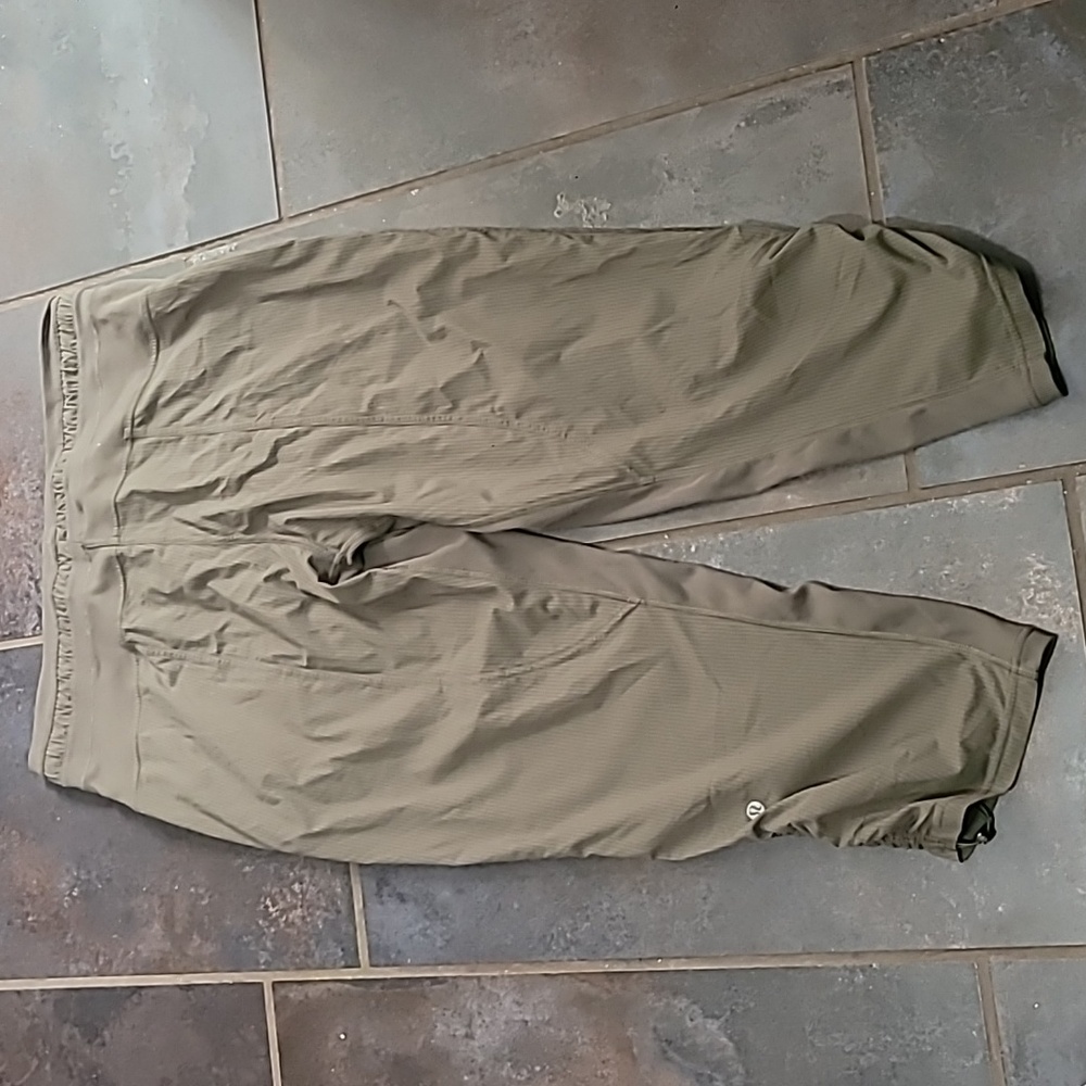 LULULEMON DANCE STUDIO CROP 25” DARK OLIVE SIZE 12 - Picture 8 of 8